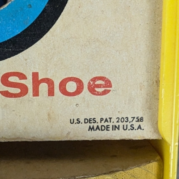 Lacing Shoe Fisher Price in used condition with a Sweet vintage nostalgic vibe - Picture 7 of 14